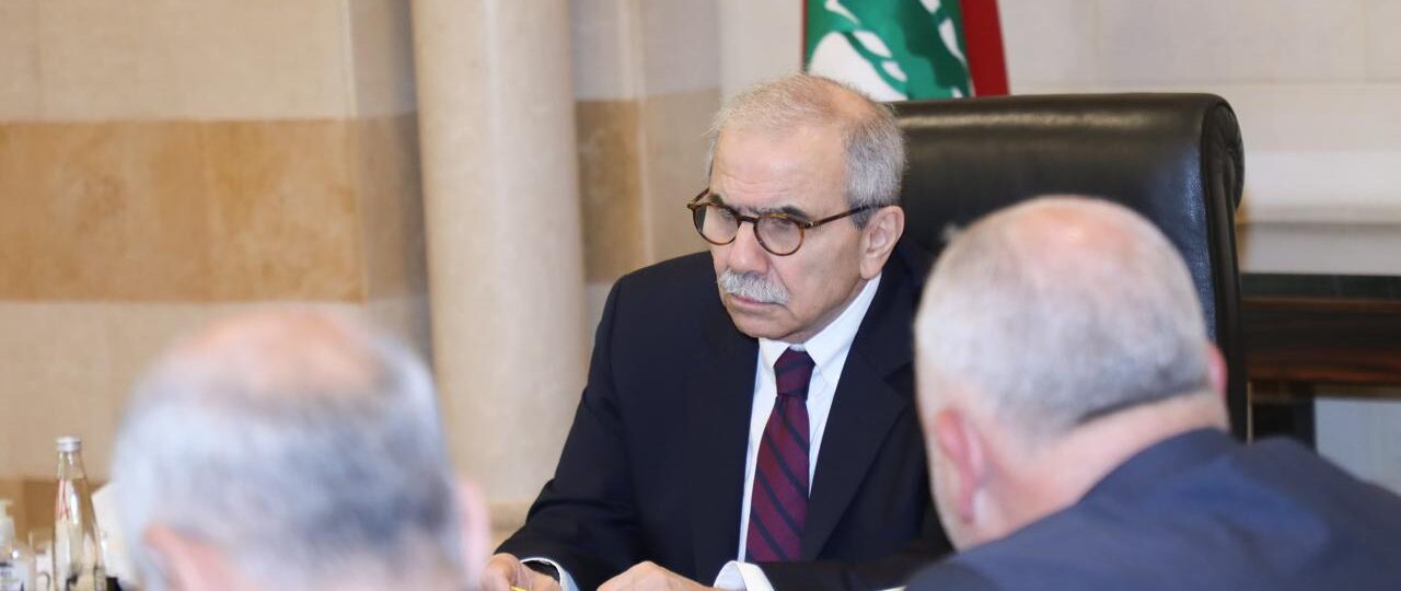 أكد رئيس مجلس الوزراء الدكتور نواف سلام، أن حكومته بدأت العمل على جملة ملفات، سياسية واقتصادية واجتماعية. معتبراً أنه لا بد لقطار الدولة أن ينطلق على أكثر من مستوى أو مسار، من أقصى الشمال إلى أقصى الجنوب، وفي العاصمة بيروت.