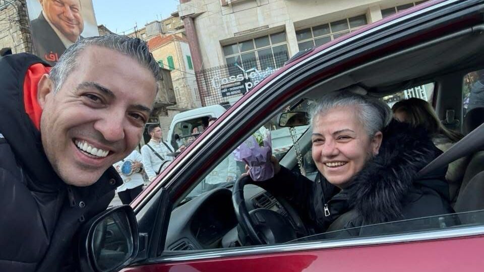 حواجز محبة لحركة شباب الشرق تعبيراً عن تقديرهم للأم في عيدها