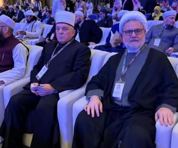 عاد الى لبنان بعد مشاركته في مؤتمر رابطة العالم الاسلامي بمكة المفتي طالب يقّدر سعي السعودية لوحدة السنة والشيعة عاد الى لبنان بعد مشاركته في مؤتمر رابطة العالم الاسلامي بمكة المفتي طالب يقّدر سعي السعودية لوحدة السنة والشيعة