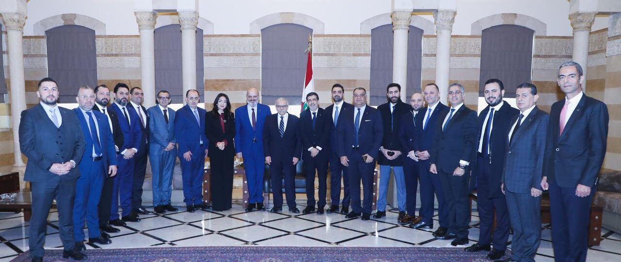 أكد رئيس مجلس الوزراء الدكتور نواف سلام أنه على تواصل شبه يومي مع البنك الدولي في سبيل إقرار تخصيص مبلغ أولي قيمته ٢٥٠ مليون دولار وإقرار منهجية اعادة الاعمار، على أن يُبت بذلك في اجتماعات البنك الدولي أواخر شهر نيسان المقبل.