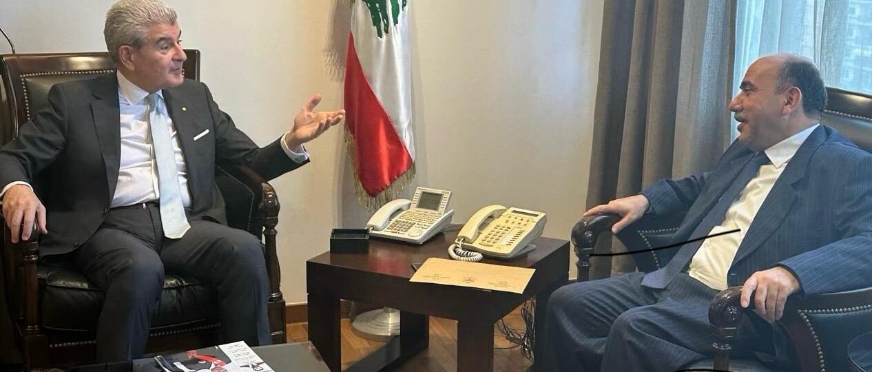 استقبل وزير الصناعة جو عيسى الخوري سفير المملكة الأردنية الهاشمية في لبنان وليد الحديد، وعرضا التعاون القائم بين البلدين وكيفية تعزيز التبادل الصناعي بينهما.