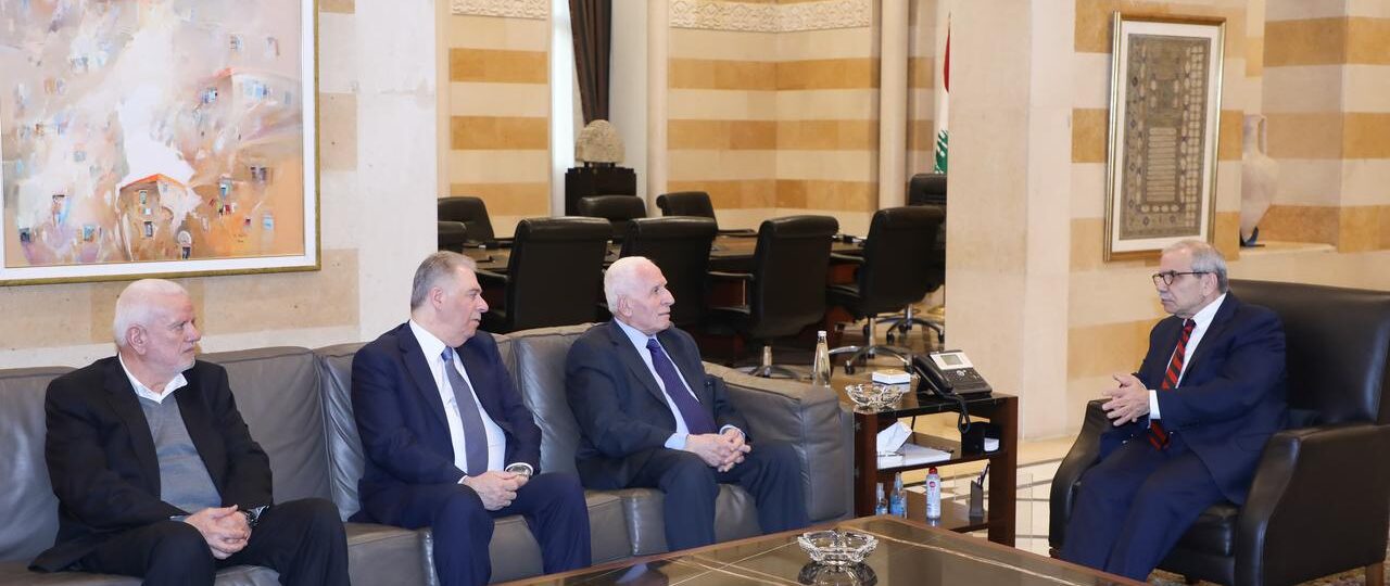 استقبل رئيس مجلس الوزراء الدكتور نواف سلام بعد ظهر اليوم في السرايا عضو اللجنتين التنفيذية لمنظمة التحرير الفلسطينية والمركزية لحركة “فتح “