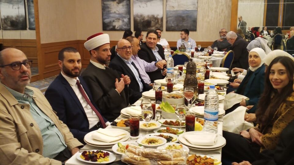 كرم المركز الصحي العام التابع لدار الفتوى الجسم الطبي والإداري في حفل إفطار أقامه على شرفهم بحضور أعضاء لجنة المركز برئاسة نائب الرئيس كمال فارس.