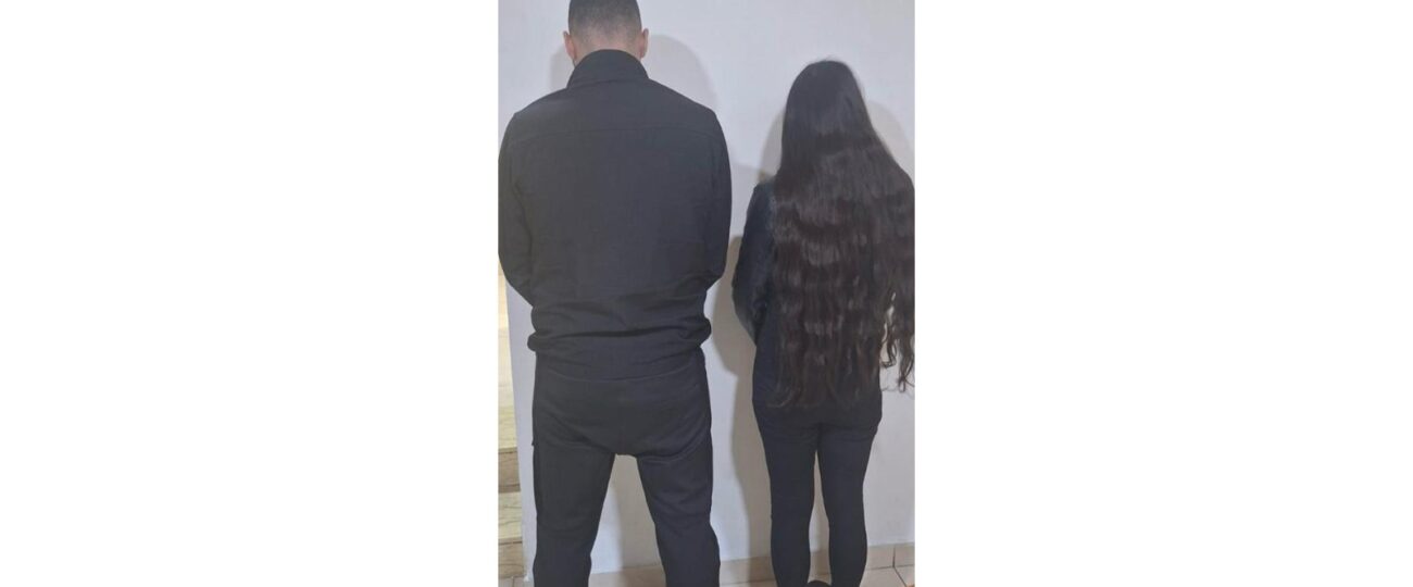 بالجرم المشهود، مكتب مكافحة المخدِّرات المركزي يوقف إمرأة تقوم بترويج المخدّرات أثناء ممارسة أعمال مخلّة بالآداب العامة