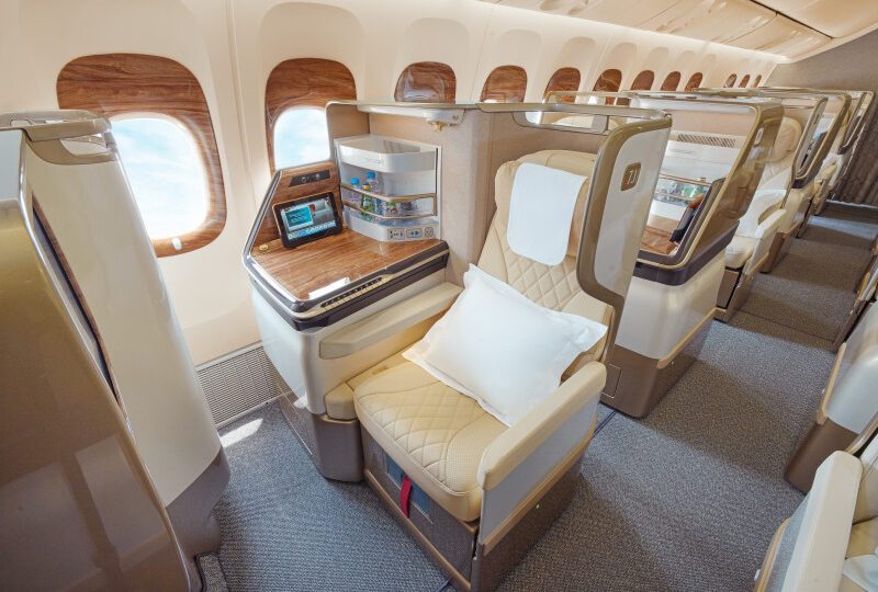 طيران الإمارات تُشغل طائراتها البوينج 777 المحدثة على جميع رحلاتها إلى الرياض