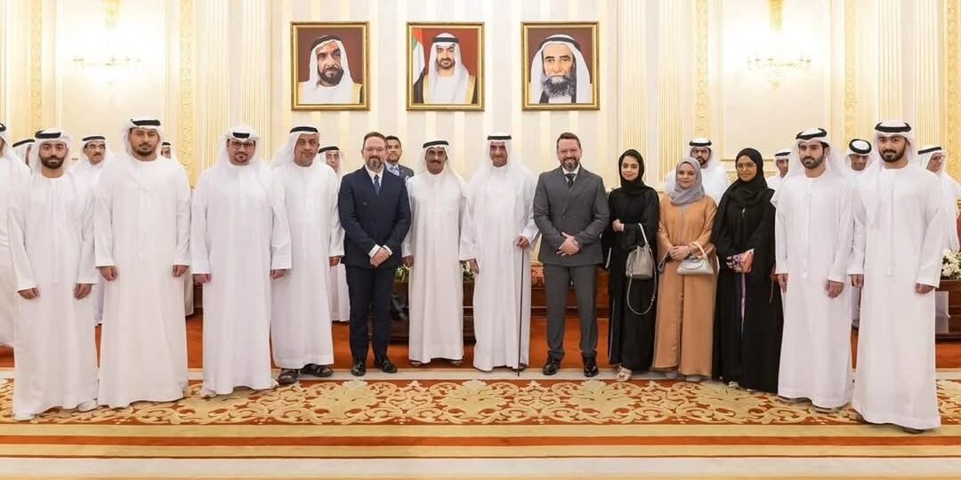 وفد باحثي الإمارات يهنئ حاكم الفجيرة بشهر رمضان ويستعرض إنجازات المركز