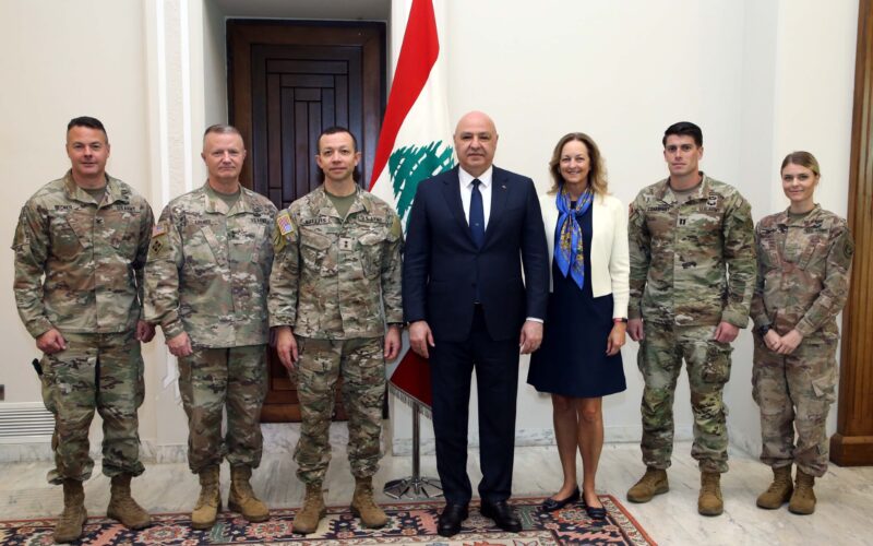 الرئيس عون خلال استقباله الرئيس الجديد للجنة الاشراف على تنفيذ آلية وقف إطلاق النار:  لمواصلة الضغط على إسرائيل لوقف اعتداءاتها والانسحاب من التلال التي تحتلها وإعادة الاسرى