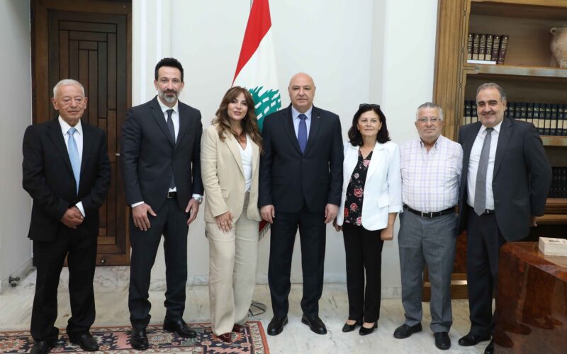 رئيس الجمهورية إستقبل وزير المالية الذي عرض عمل الوزارة  والقوانين ذات الصلة وملف التعيينات