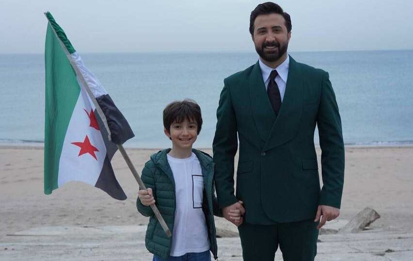 عبد الكريم حمدان يشعل حماس السوريين بأغنية “هزوا الأرض ويحقق المزيد من النجاحات (عبد الكريم حمدان يشعل حماس بأغنية) “هزوا الأرض ويحقق المزيد من النجاحات