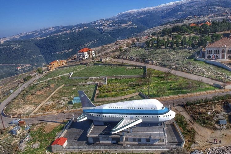 فضيحة “الضمّ والفرز” في مزيارة: قاضٍ متقاعد يتجاوز القانون ويمضي بمشروع عقاري بملايين الأمتار دون اعتمادات رسمية..
