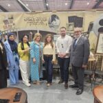 لوحة التشكيلية نينا طاهر تزيّن غلاف ديوان الشاعرة غادة الحسيني في معرض الكتاب في بيروت