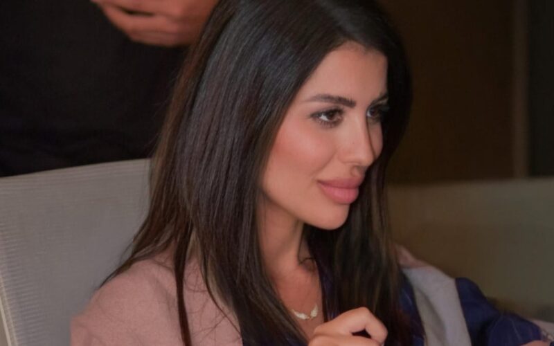 بإخراج ريمي العمار وتألق سمو الشيخة مهرة…الصحراء تروِي حكاية فخامة وأصالة