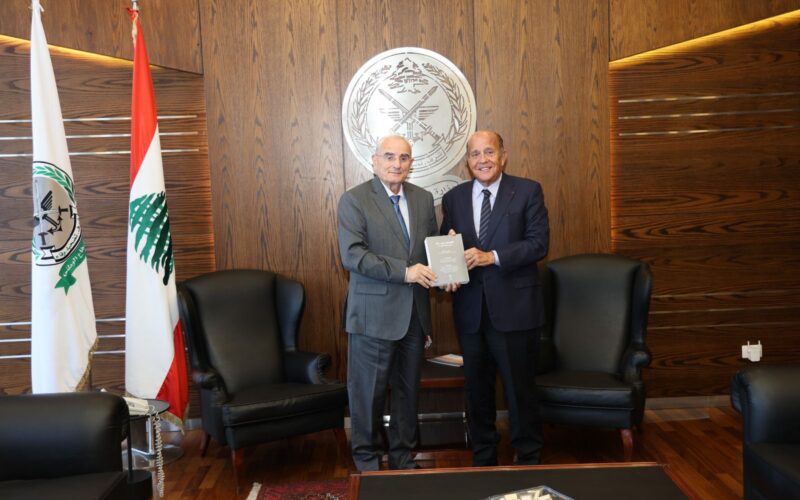 استقبالات وزير الدفاع الوطني
