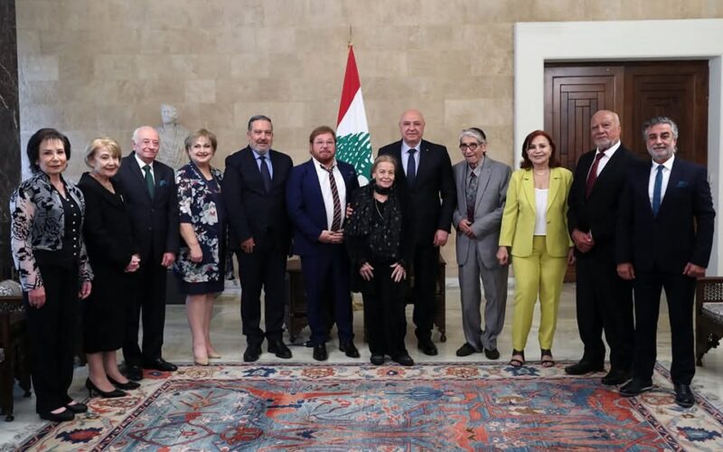 الرئيس عون يستقبل وفد مهرجان “الزمن الجميل”: تكريم عمالقة الفن واجب وطني