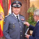 تقليد العميد الإداري موسى كرنيب قائد جهاز امن السفارات في قوى الأمن الداخلي وسام الإستحقاق المدني من رتبة الصليب الفضي من قبل السفير الأسباني في لبنان