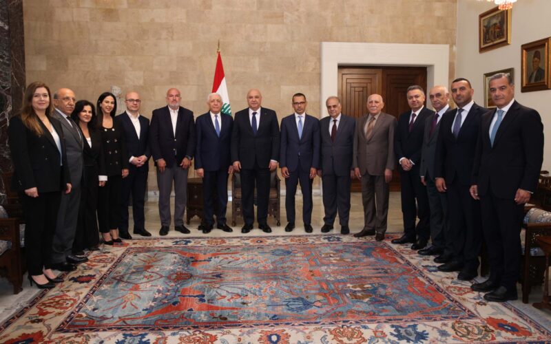 رئيس الجمهورية مستقبلاً  نائب المدير الاقليمي للبنك الدولي