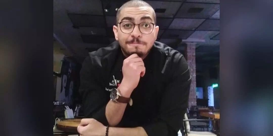 ما بين النار والصبر.. الشيف الأردني موسى الشريف يحوّل المعاناة إلى أطباق من ذهب”