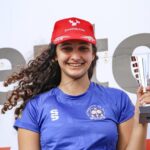 منصة تتويج جديدة للسائقة البطلة  ستيفاني حبيقة  في بطولة بريطانيا لـ”راديكال كلوب تشالنج”