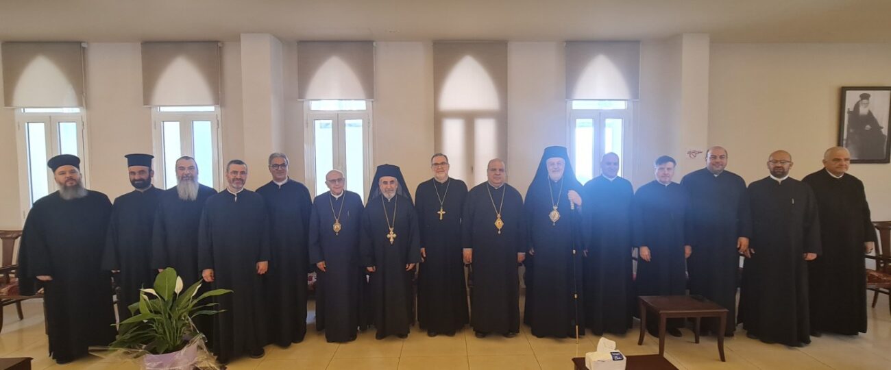 المطران إبراهيم يهنئ الرئيس الجديد للرهبانية المخلصية الأرشمندريت أنطوان رزق