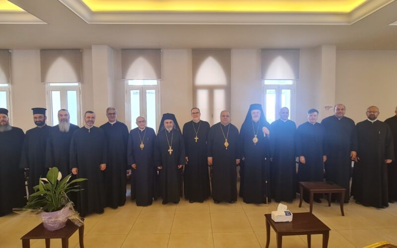 المطران إبراهيم يهنئ الرئيس الجديد للرهبانية المخلصية الأرشمندريت أنطوان رزق