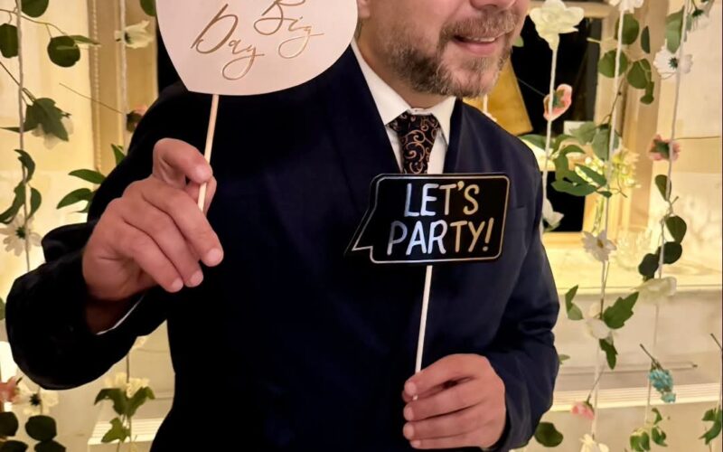 بفستان خطف الأضواء… نجمة الأمسية تُشعل السجادة بإبداع إيلي فارس!