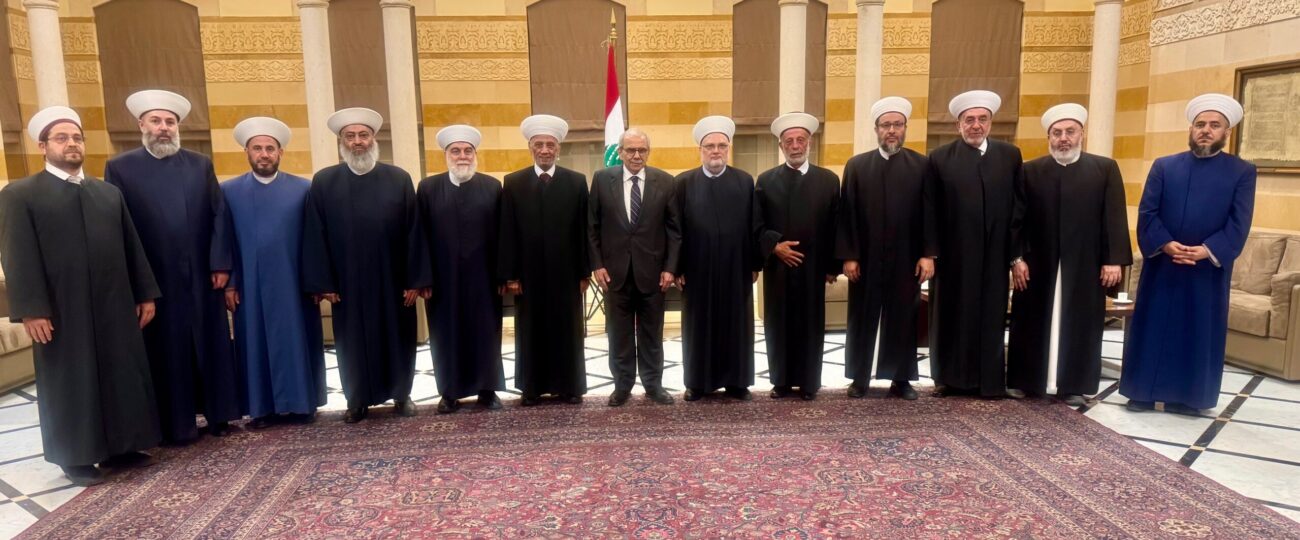 استقبل رئيس مجلس الوزراء القاضي نواف سلام في السراي الحكومي مساء أمس مفتي الجمهورية اللبنانية الشيخ عبد اللطيف دريان