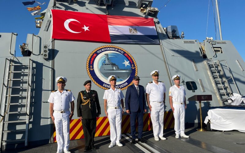 السفينة الحربية التركية بويوكادا تزور ميناء الإسكندرية البحري.