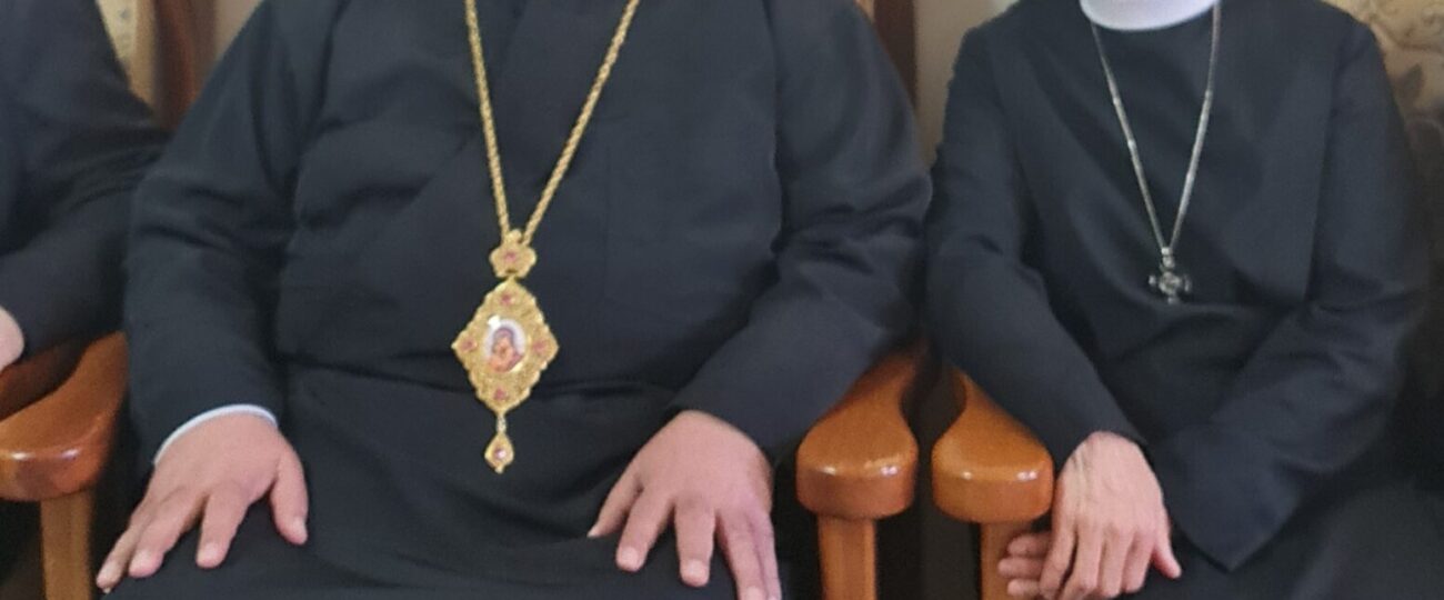 المطران إبراهيم يهنئ الرئيسة العامة الجديدة للراهبات المخلصيات