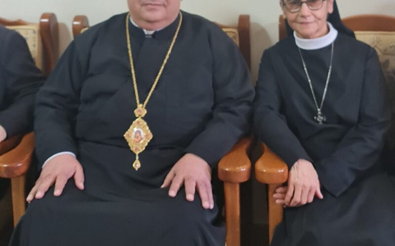 المطران إبراهيم يهنئ الرئيسة العامة الجديدة للراهبات المخلصيات