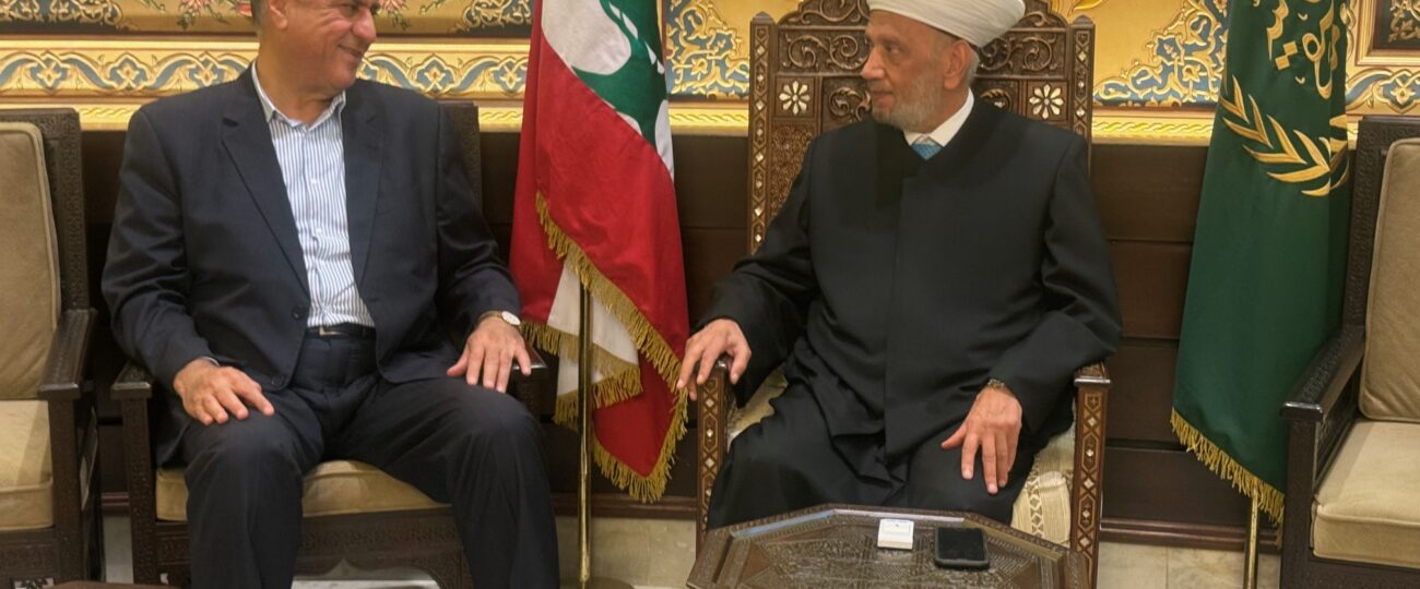 استقبل مفتي الجمهورية اللبنانية الشيخ عبد اللطيف دريان في دار الفتوى النائب محمد سليمان