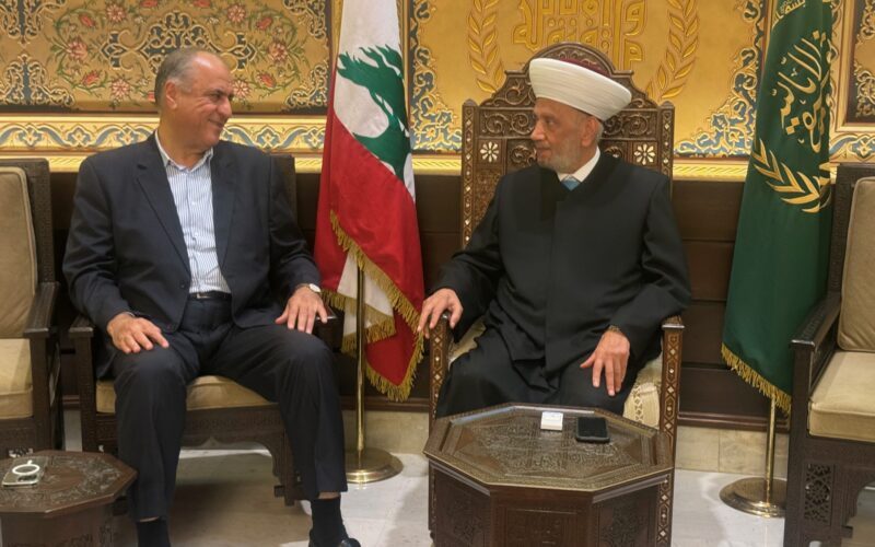 استقبل مفتي الجمهورية اللبنانية الشيخ عبد اللطيف دريان في دار الفتوى النائب محمد سليمان