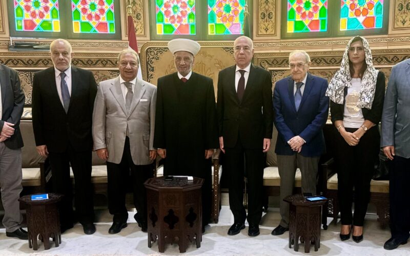 استقبل مفتي الجمهورية اللبنانية الشيخ عبد اللطيف دريان في دار الفتوى وفد نقابة الصحافة اللبنانية