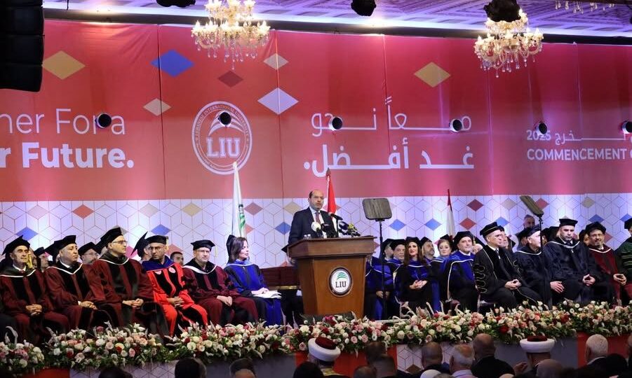 النائب حسن مراد يُؤكد خلال رعايته تخريج طلاب “جامعة LIU” في صيدا على العلم لبناء غدٍ أفضل ودعم القضية الفلسطينية