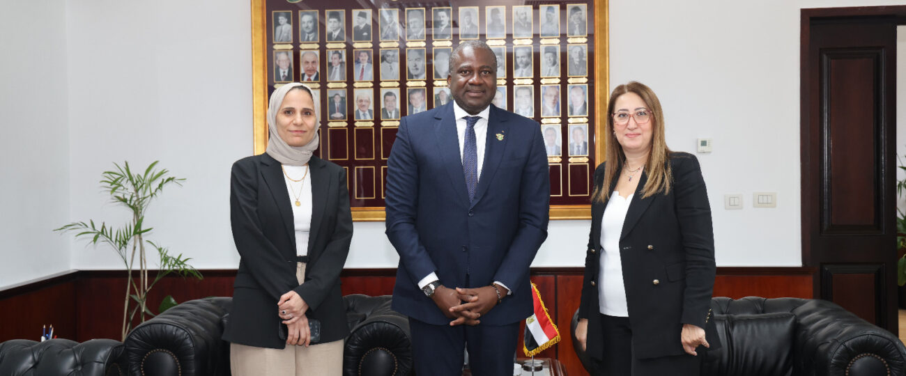 بهدف بحث أوجه التعاون المشترك.. رئيس البريد المصري تستقبل المدير التنفيذي لبريد كوت ديفوار