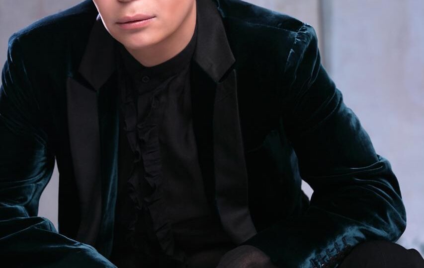 جو رعد يُشعل المسرح السعودي في الرياض Yerivian Restaurant