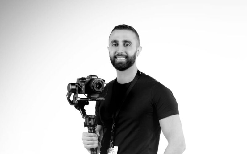 جو غانم: ما يهمّني هو إبراز الجمال في كلّ شخص…لأنّ كلّ إنسان هو نجم لحظة تصويره!