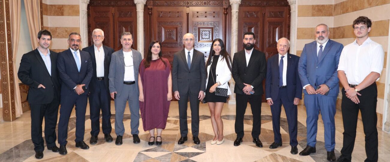 زار ممثلون عن 18 مجموعة اغترابية وزير الداخلية والبلديات، يوم الاثنين 28 تموز 2025، في إطار السعي لضمان حق اللبنانيين غير المقيمين بالاقتراع العادل والمتساوي.