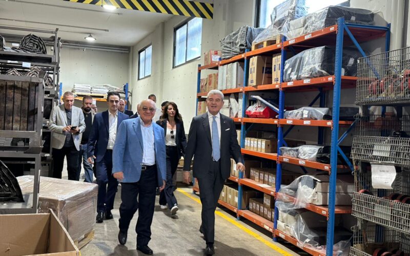 عيسى الخوري في جولة في المتن الشمالي: نشاط الصناعي فعل ايمان بالوطن