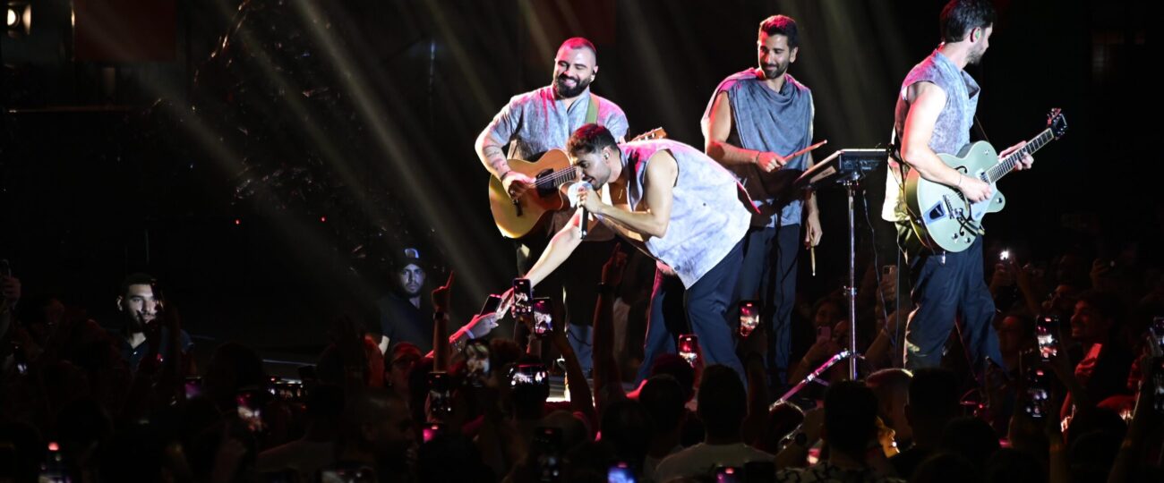 في واحدة من أمسيات صيف بيروت المميزة، أحيت الفرقة اللبنانية أدونيس حفلًا ضخماً ضمن فعاليات مهرجان أعياد بيروت 2025.