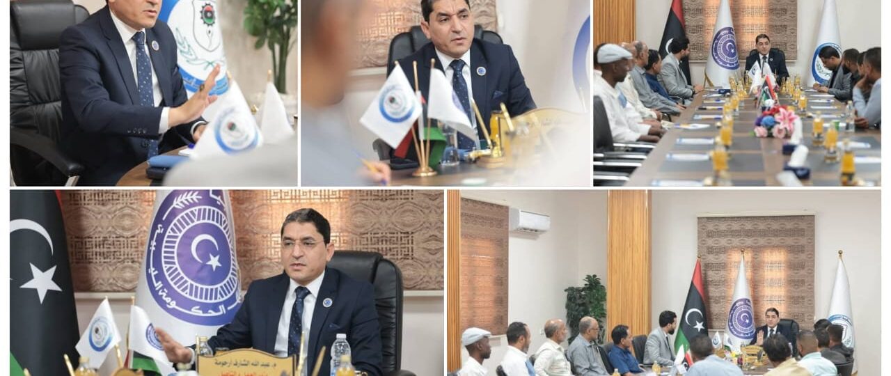 وزير العمل والتأهيل يلتقي ممثلي شركات الجنوب المنفذة لمشروعات الطوارئ ويؤكد قرب صرف مستحقاتهم المالية