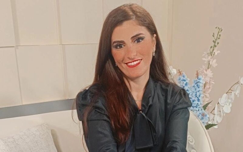 الإعلامية أميرة عبّاس عبر برنامج “لكِ أنتِ”:”بين القوة والرقة، المرأة خُلِقت لِتوازن المستحيل بِذكائها”