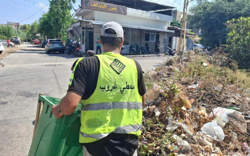 شركة “معطي غروب” تعود من جديد إلى شوارع صيدا لمواجهة أزمة النفايات بمبادرة من مديرها السيد عامر معطي