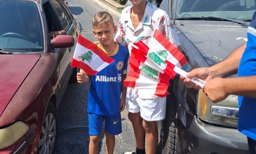 شرطة بلدية الهلالية توزّع الأعلام بمناسبة عيد الجيش اللبناني