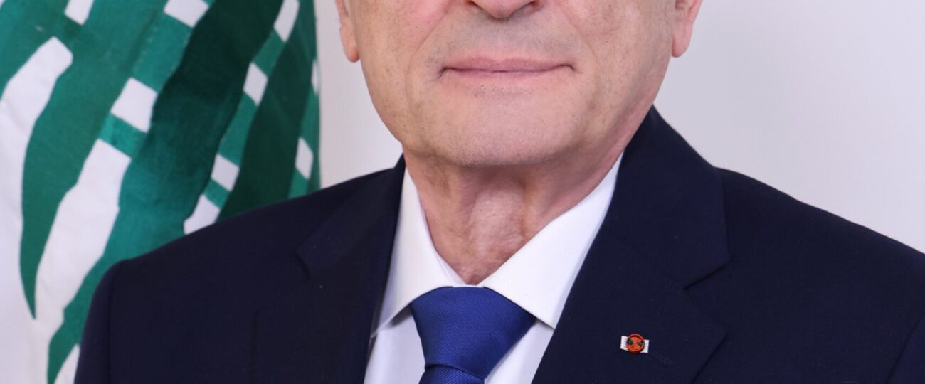 وزير الدفاع الوطني يتصل بقائد الجيش بالنيابة معزيًا